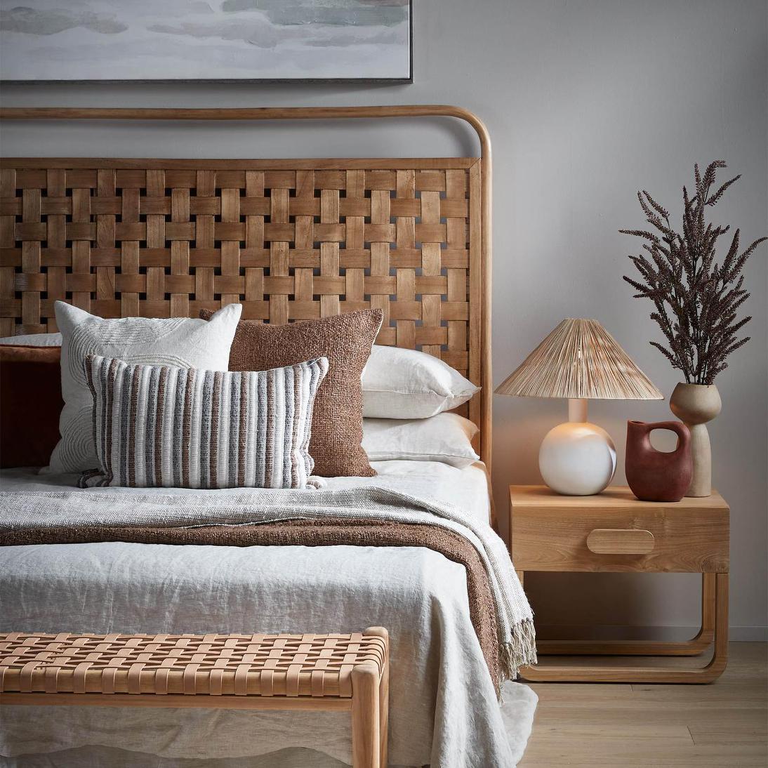 Esta Table Lamp