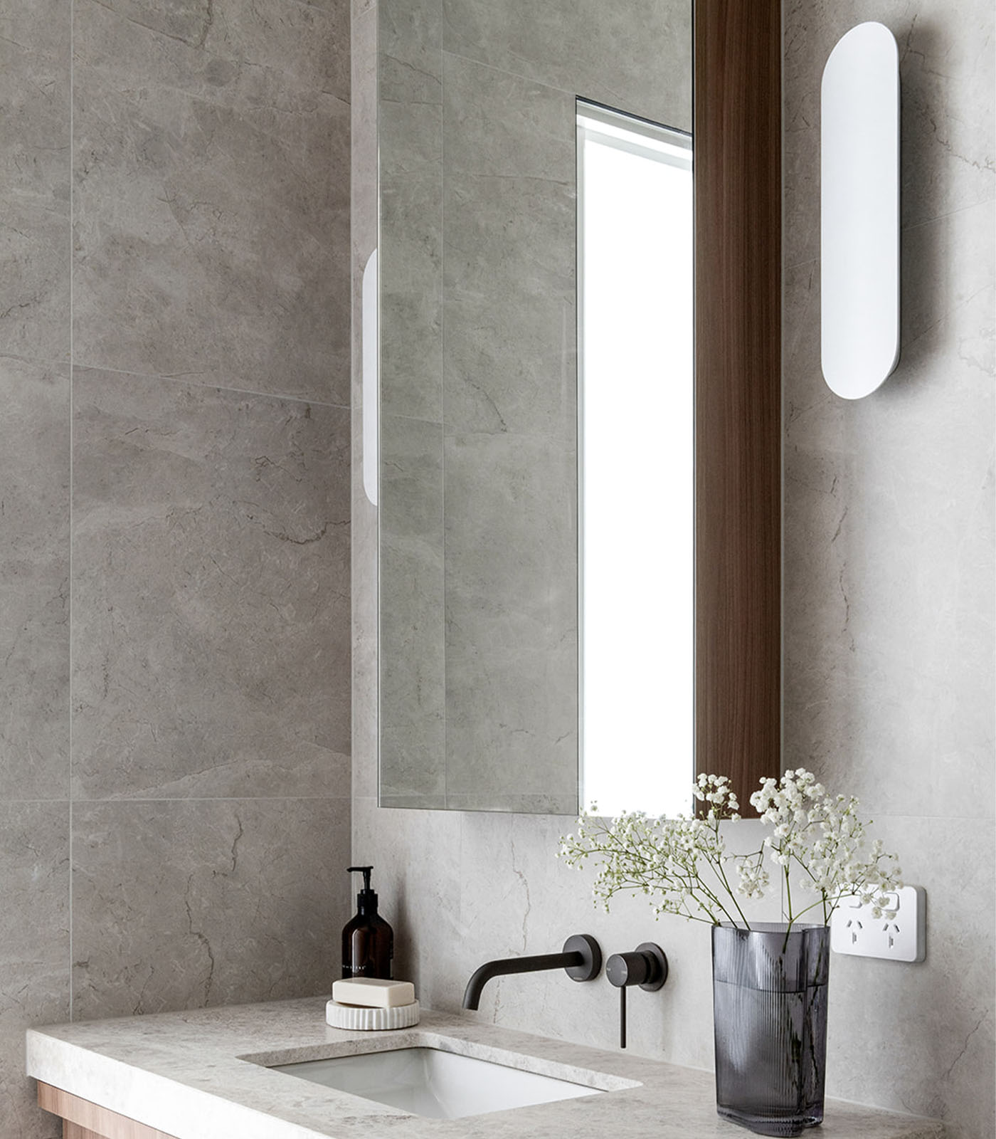 Shadow Long Wall Light White